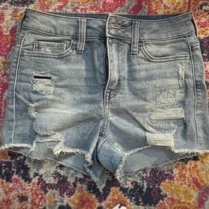 High rise, shorts, ripped